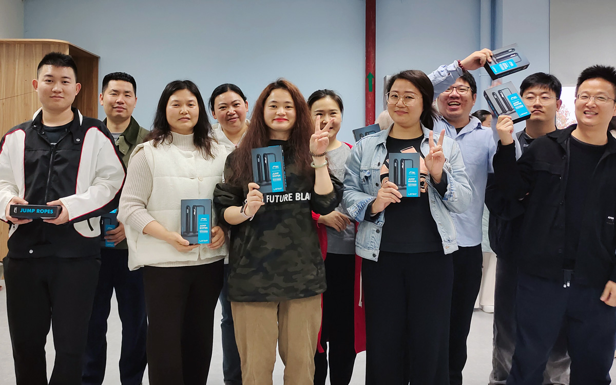 恭喜冠軍團(tuán)隊登頂