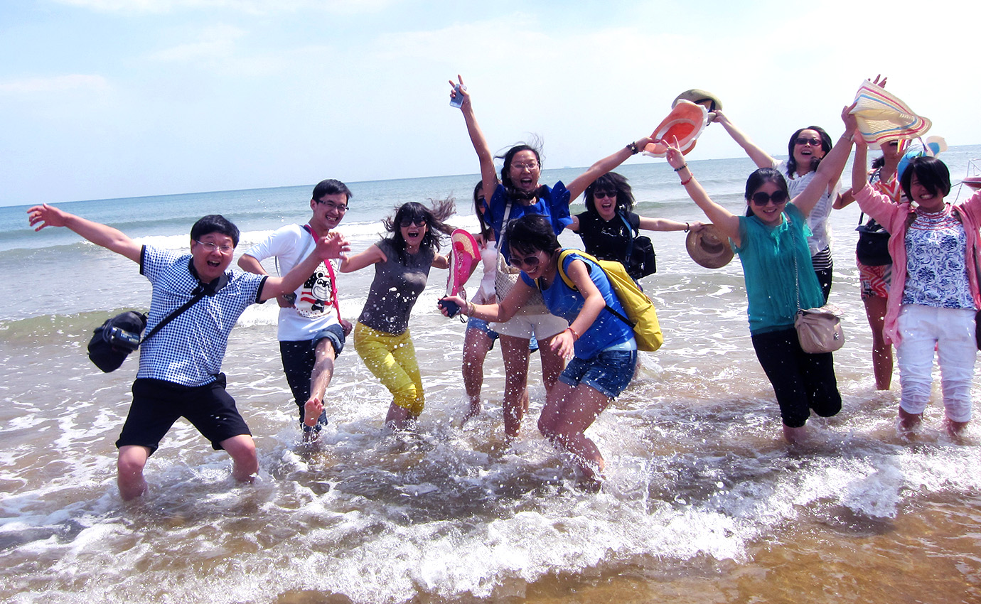 海風(fēng)撲面，心隨浪涌